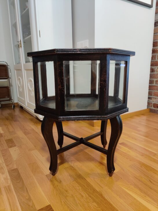 Baarikapp vitriin laud