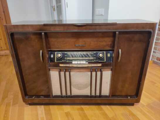 Grunding raadio plaadimängija kapp , baarikapp