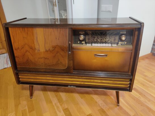 Raadio plaadimängija Lorenz  kapp