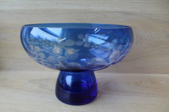 Kristallist vaagen käsilihviga.