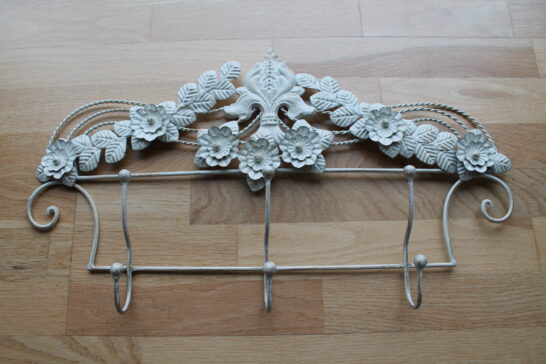 Metallist nagi lilledega