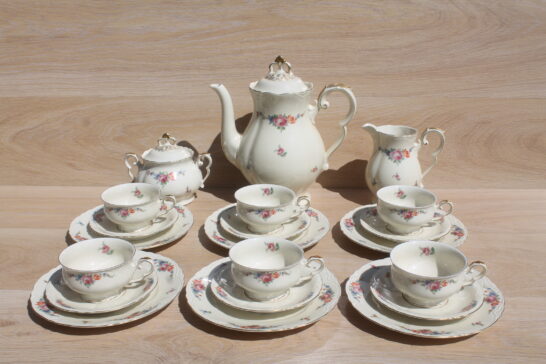 Lilleline serviis 6-le , elevandiluu tooni