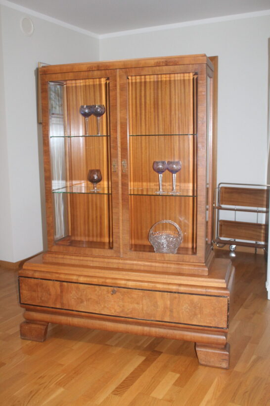 Art deco / funk vitriin